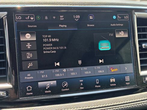 Used 2023 Chrysler Pacifica Limited FWD image 22