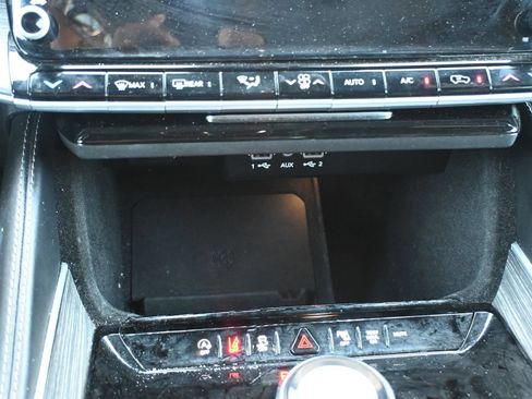 Used 2024 Jeep Wagoneer Series II w/ Flexible Seating Group RWD image 19