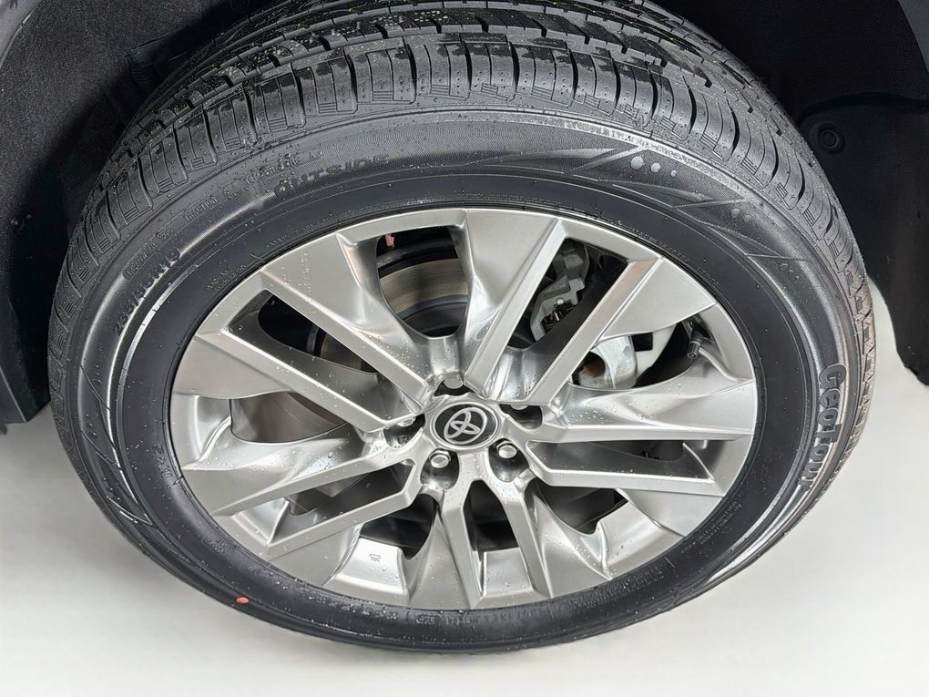 Used 2021 Toyota RAV4 XLE Premium FWD image 32