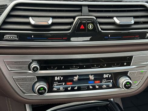 Used 2022 BMW 740i w/ M Sport Package image 22