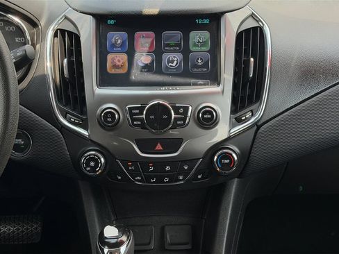 Used 2017 Chevrolet Cruze LT w/ Sun And Sound Package FWD image 18