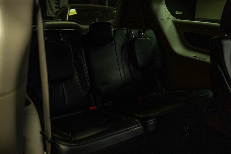 Used 2023 Chrysler Pacifica Touring-L FWD image 11