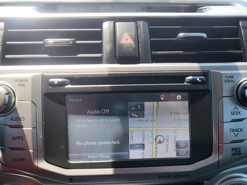 Used 2018 Toyota 4Runner SR5 AWD/4WD image 31