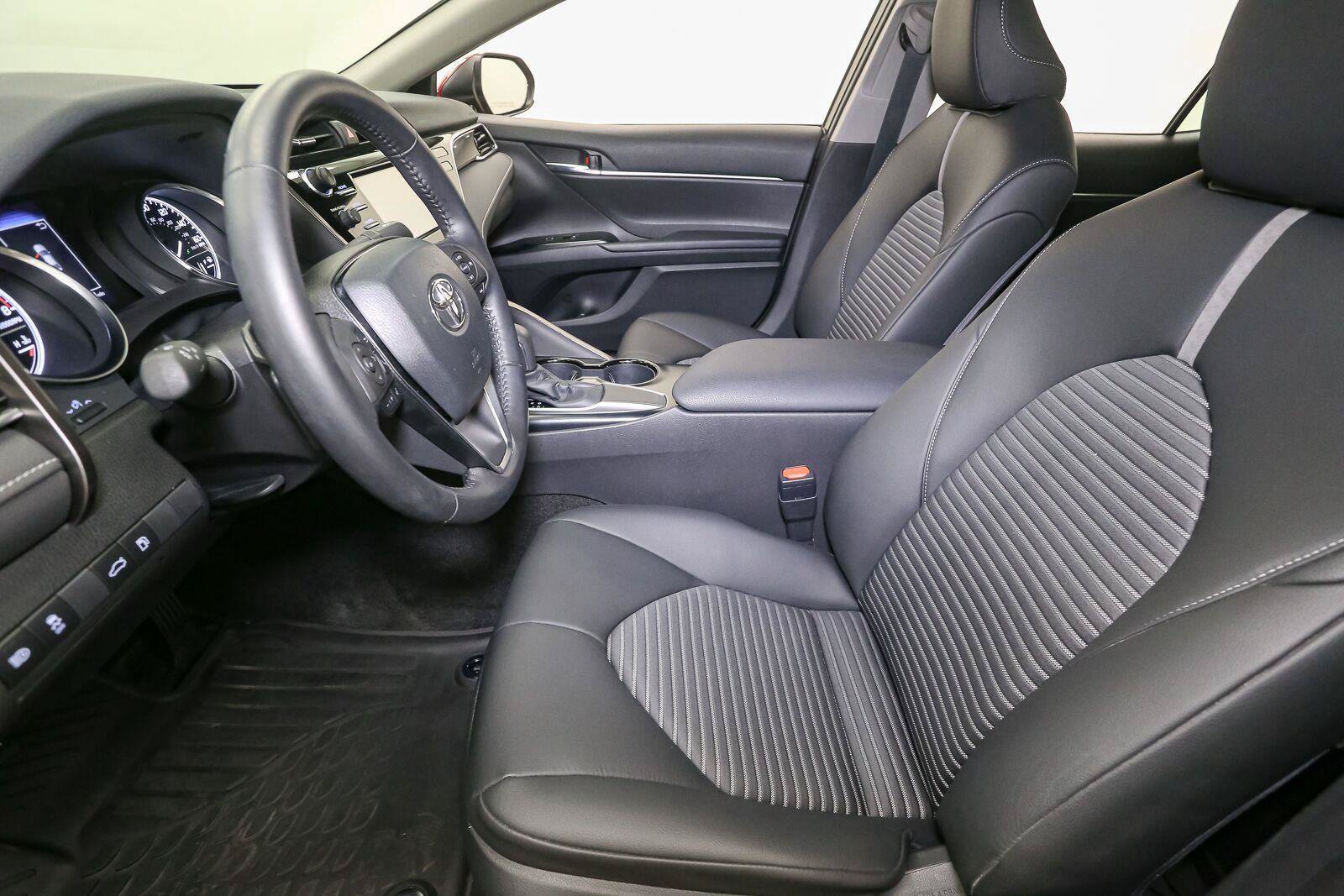Used 2018 Toyota Camry SE FWD image 36