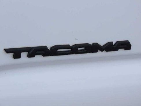 Used 2022 Toyota Tacoma TRD Off-Road image 12