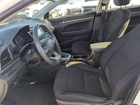 Used 2019 Hyundai Elantra SE w/ Cargo Package image 24
