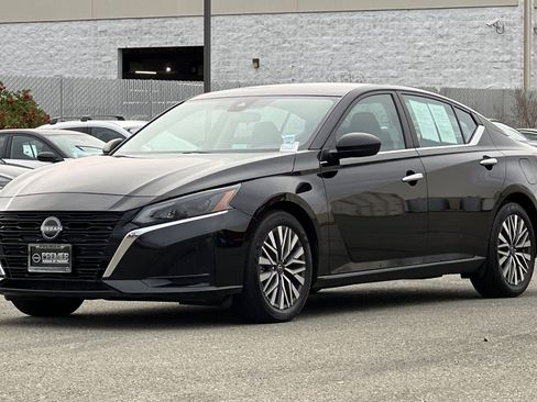 Certified 2024 Nissan Altima 2.5 SV image 8