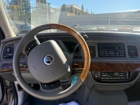 Used 2005 Mercury Grand Marquis LS image 7