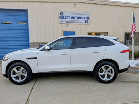 Used 2017 Jaguar F-PACE Premium image 3