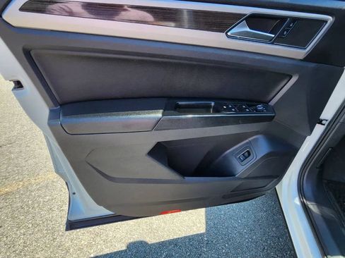 Used 2019 Volkswagen Atlas SE w/ Towing Package AWD/4WD image 10