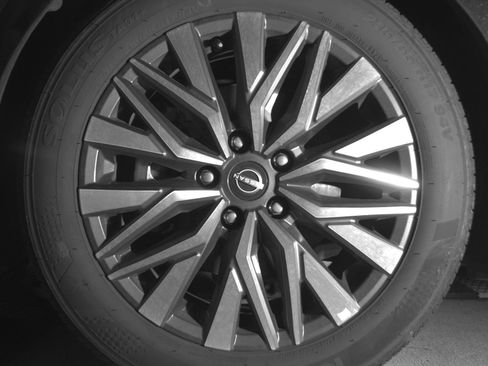 Used 2025 Nissan Altima 2.5 SV FWD image 12