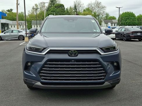 Used 2024 Toyota Grand Highlander AWD image 2