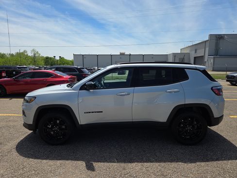 New 2026 Jeep Compass Latitude image 2