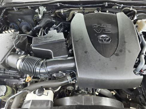 Used 2020 Toyota Tacoma SR5 w/ Technology Package AWD/4WD image 9