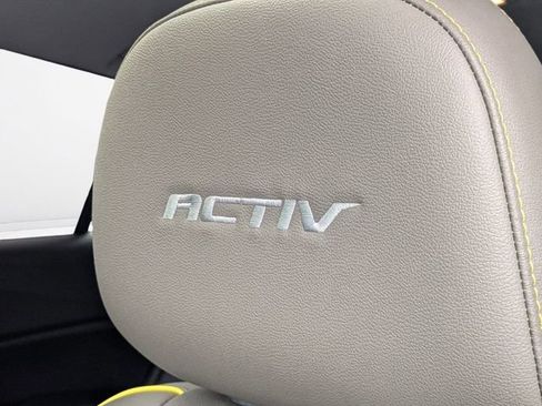 Used 2025 Chevrolet Trax ACTIV w/ Sunroof Package image 25