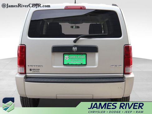 Used 2008 Dodge Nitro SXT image 4