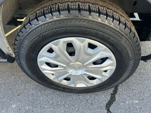 Used 2019 Ford Transit 150 XLT image 9