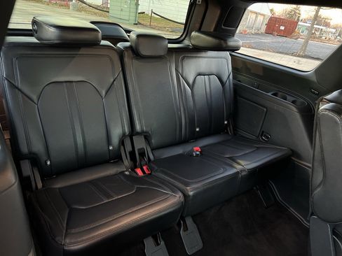 Used 2020 Ford Expedition Limited image 24