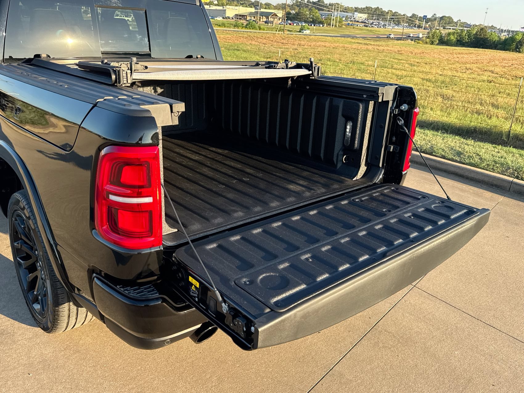 Used 2025 RAM 1500 Limited AWD/4WD image 25