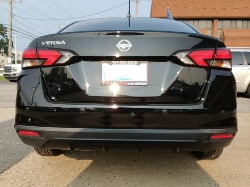 Used 2021 Nissan Versa S FWD image 3