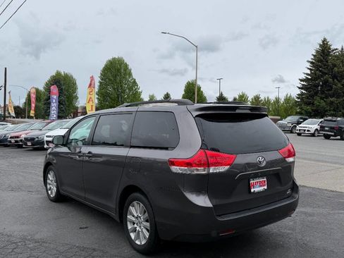 Used 2013 Toyota Sienna LE AWD/4WD image 3