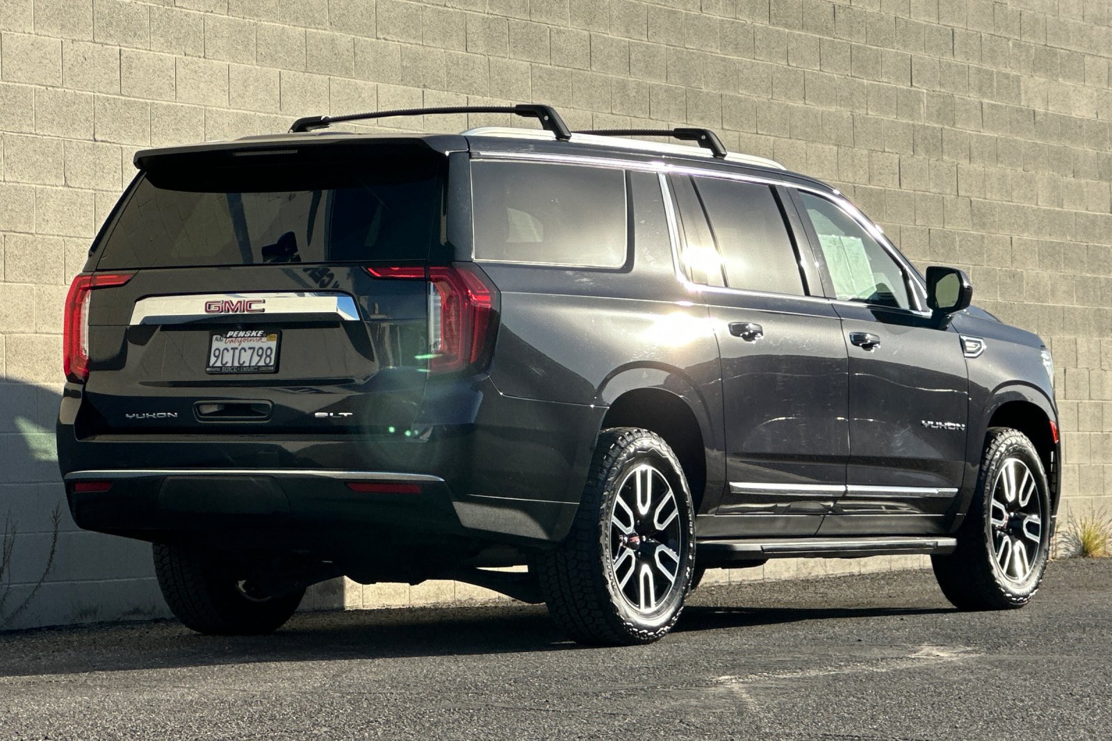 Certified 2023 GMC Yukon XL SLT RWD image 4