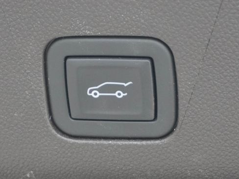 Used 2024 Chevrolet Tahoe LT w/ LT Signature Package image 33