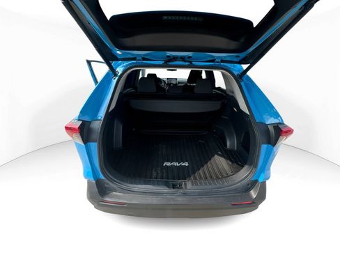 Used 2019 Toyota RAV4 XLE w/ Convenience Package FWD image 21