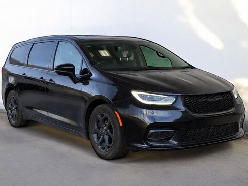 Used 2022 Chrysler Pacifica Limited w/ Uconnect Theater Family Group FWD image 8