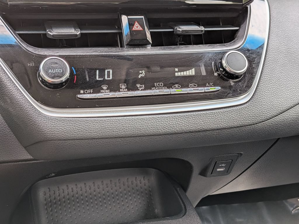 Used 2025 Toyota Corolla LE FWD image 28