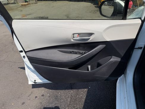 Used 2020 Toyota Corolla LE FWD image 19