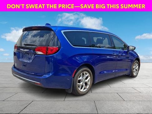 Used 2019 Chrysler Pacifica Touring Plus w/ Tire & Wheel Group FWD image 8