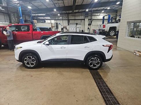 New 2026 Chevrolet Trax LT w/ Driver Confidence Package image 3