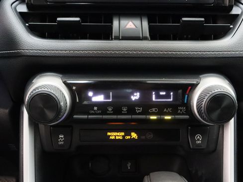 Used 2021 Toyota RAV4 LE AWD/4WD image 18