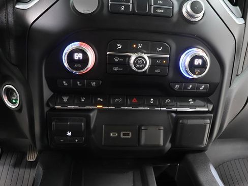 Used 2023 GMC Sierra 2500 AT4 w/ AT4 Premium Plus Package AWD/4WD image 10