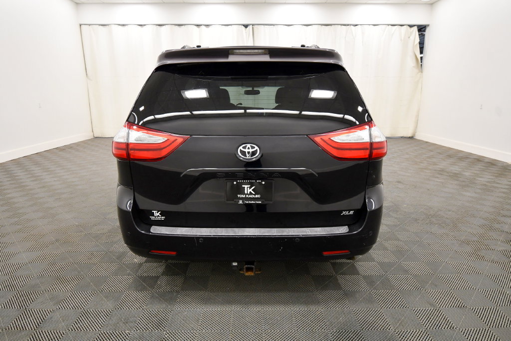 Used 2017 Toyota Sienna XLE Premium FWD image 6