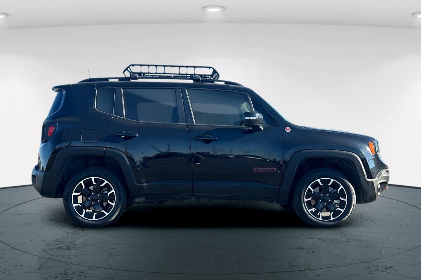 Used 2023 Jeep Renegade Trailhawk w/ Trailhawk Elite Group AWD/4WD image 6
