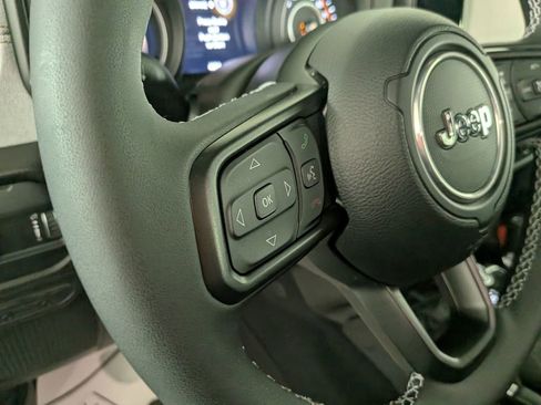 Certified 2025 Jeep Gladiator Willys image 20