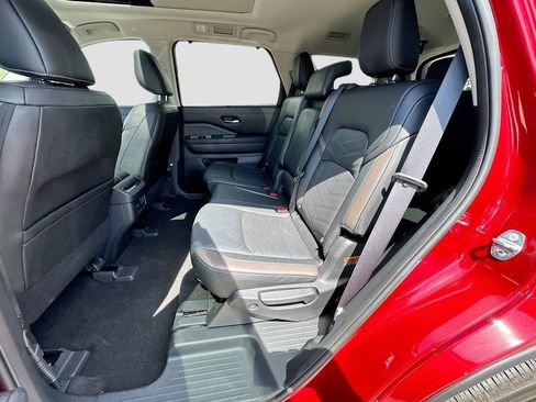 Used 2023 Nissan Pathfinder Platinum w/ Cargo Package AWD/4WD image 32