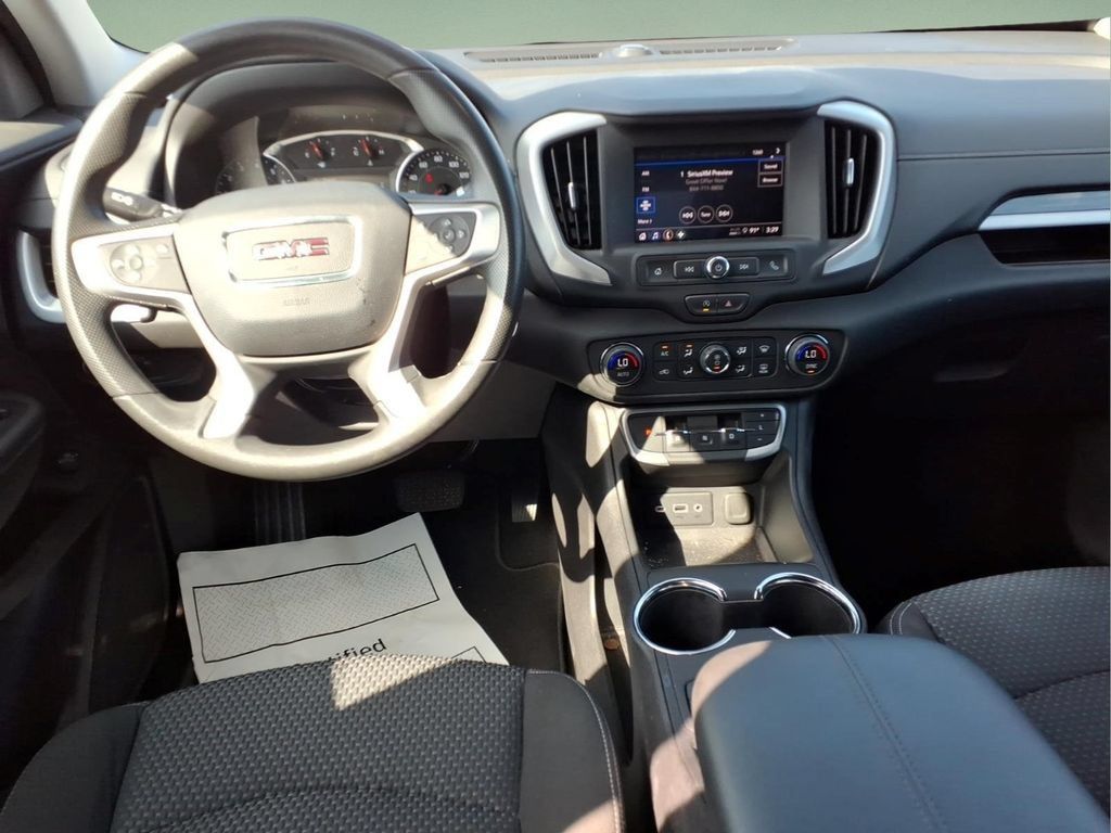 Used 2024 GMC Terrain SLE w/ Driver Convenience Package FWD image 8