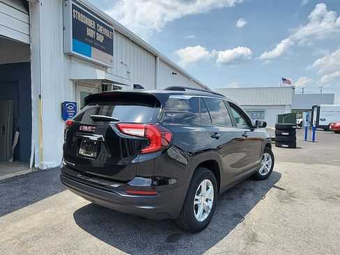 Used 2024 GMC Terrain SLE w/ Driver Convenience Package FWD image 5