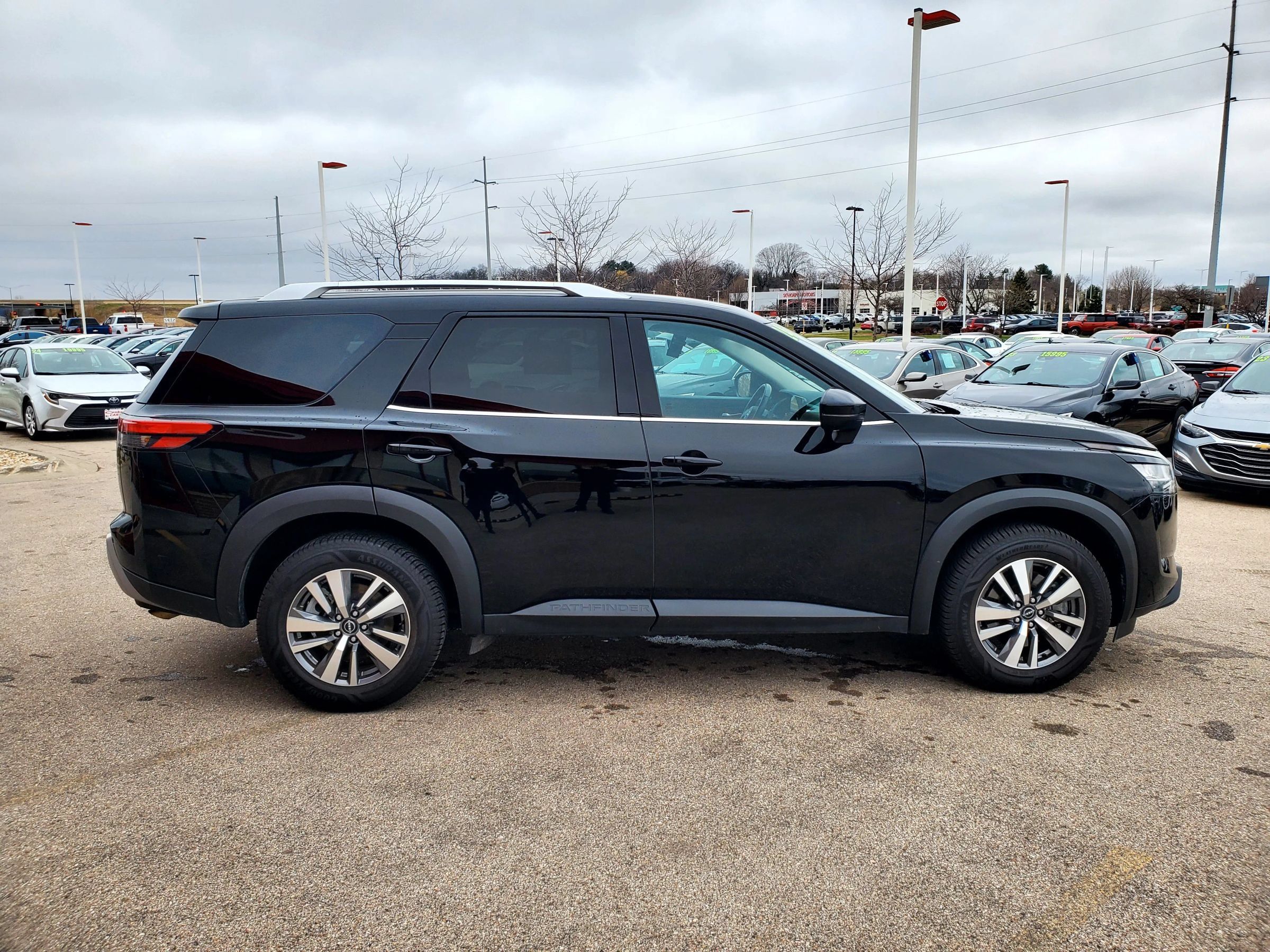 Used 2024 Nissan Pathfinder SL w/ Cargo Package FWD image 4