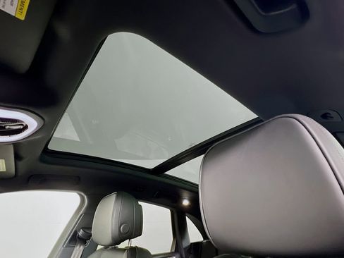 New 2026 Porsche Macan Base image 14