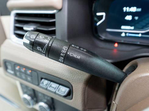 Used 2023 GMC Yukon XL Denali image 27