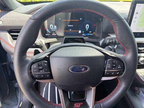 Used 2025 Ford Explorer ST RWD image 5