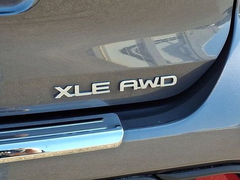 Used 2023 Toyota Highlander XLE AWD/4WD image 31