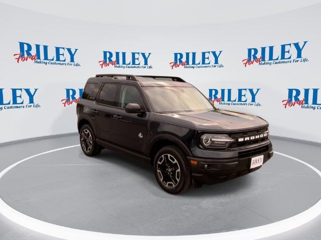 Certified 2023 Ford Bronco Sport Outer Banks AWD/4WD image 2