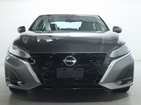 Used 2024 Nissan Altima 2.5 SV w/ SV Premium Package AWD/4WD image 5