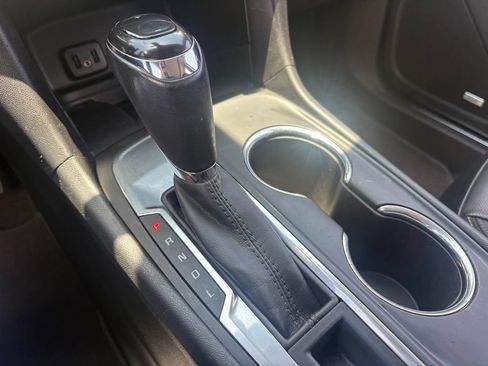 Used 2018 Chevrolet Equinox Premier FWD image 23
