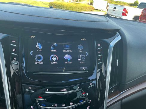 Used 2020 Cadillac Escalade Premium Luxury AWD/4WD image 9